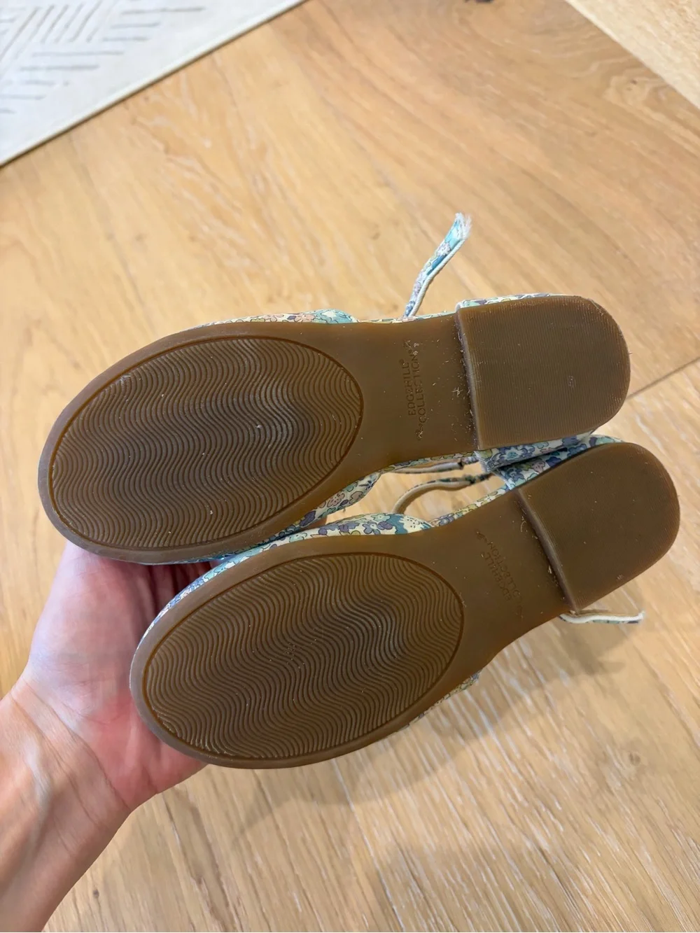 Edgehill Collection Girls Liberty print T‑Strap flats. Excellent.